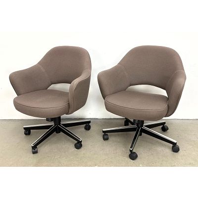 Pair of Eero Saarinen for Knoll Executive Swivel Armchairs in Taupe Wool Fabric on 5 Star 