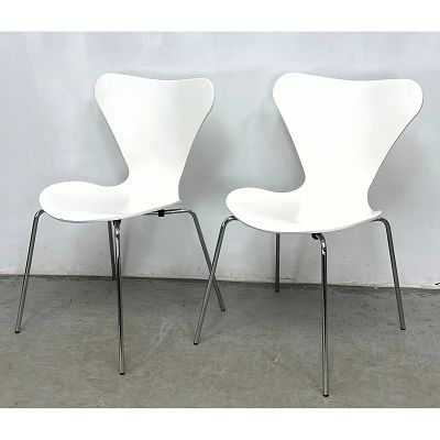 Pair Arne Jacobsen Style Bentwood Ant Chairs. Unmarked Dimensions: Height: 30 inches, Width: 