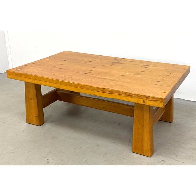 Large French pine coffee table (France/1960s) Brutalist Style Solid Pine Coffee Table with 