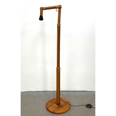 Temde Scandinavian Modern Style Articulated Pine Floor Lamp with 3 Part Adjustable Arm and Foot 