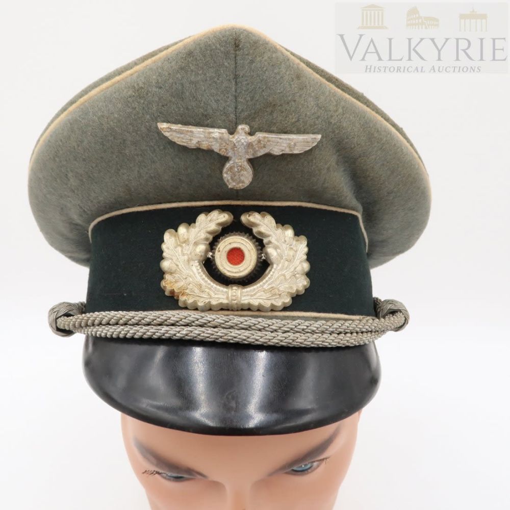 Lot 891: Army Infantry Officer Visor Hat "Erel".
