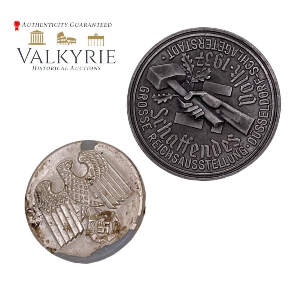Lot 652: Glass button with eagle and Grosse Reichsausstellung DÃ¼sseldorf badge
