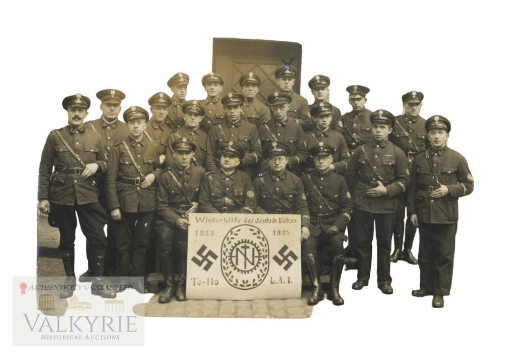 Lot 694: Old Photo of Some Members Supporting the Winter Relief of the German People in 1933-34