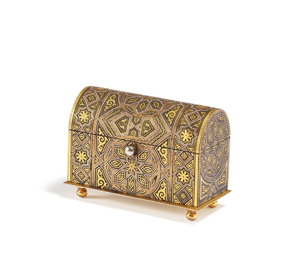 Spain - STEEL MINIATURE CASKET WITH DAMASCENED STAR DECOR. STEEL MINIATURE CASKET WITH DAMASCENED 