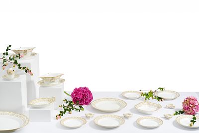 Service "Kurland" mit Golddekor. SERVICE "KURLAND" MIT GOLDDEKOR. KPM. Berlin. Datierung: 