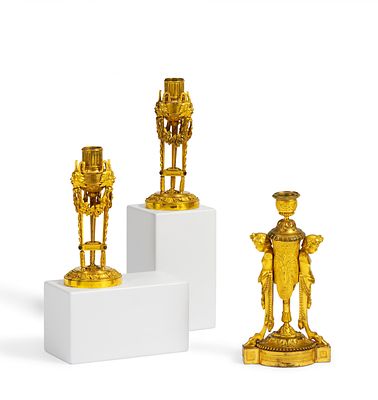 Leuchter mit Bacchanten-Hermen und ein paar Leuchter mit Satyr-Maskarons. LEUCHTER MIT 