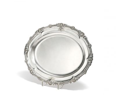 Große George III Platte mit Wappengravur. GROßE GEORGE III PLATTE MIT WAPPENGRAVUR. Storr 
