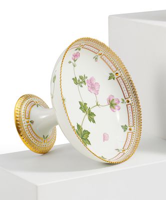 Tafelaufsatz 'Flora Danica'. TAFELAUFSATZ 'FLORA DANICA'. Royal Copenhagen. Datierung: 