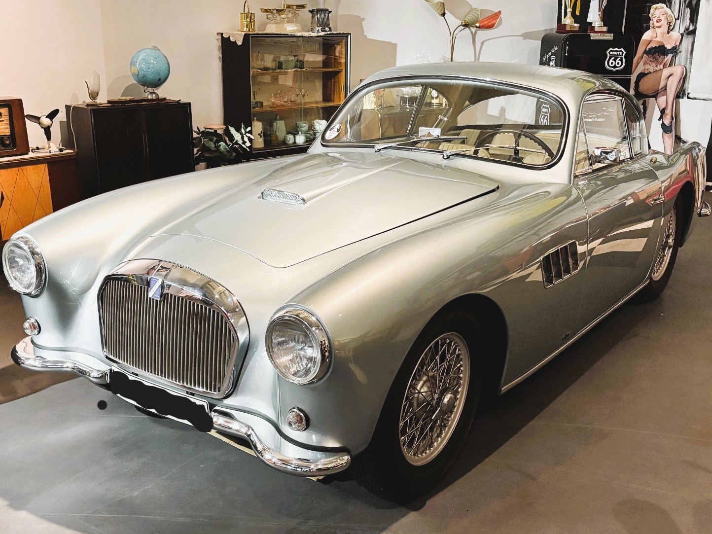 Antik Vegesack | Auction 29 | XXL VARIA | CLASSIC CARS | VOLKER K&Uuml;HN COLLECTION | JEWELRY | DESIGN