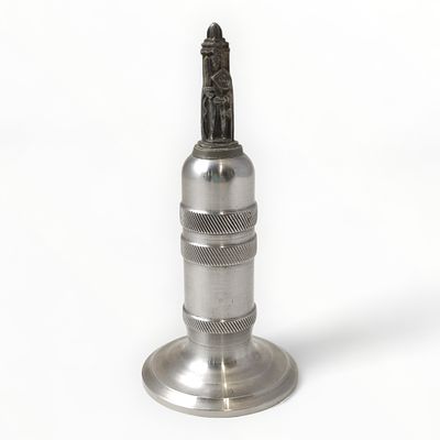 Tischfeuerzeug. Bremer Tischfeuerzeug, Benzinfeuerzeug, H&ouml;he ca. 12cm, &Oslash; Fu&szlig; 