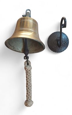 Schiffsglocke mit Wandhalterung, aus renommiertem Kapit&auml;nsnachlass 
Interne 