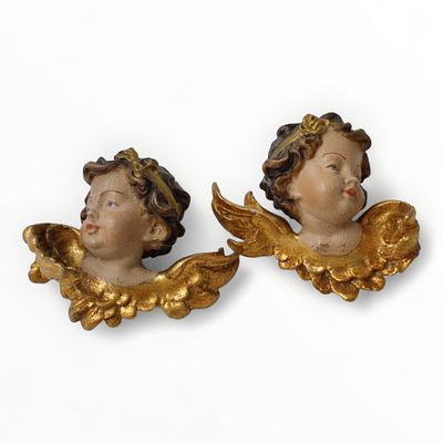 Lot Engelk&ouml;pfe. Paar geschnitzte Cherub-Engelk&ouml;pfe aus Holz im Barockstil