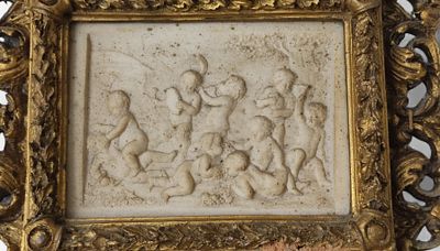 Alabaster Bild. Antikes Alabaster Bild, Putto, gerahmt, Rahmenma&szlig; ca. 30 x 25cm 