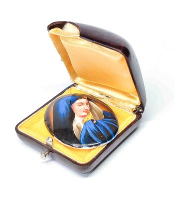 Antike Brosche . Antike Brosche, Porzellanbild, Lupenmalerei, 18. JH, Ma&szlig;e ca. 4,8 x 3,8cm 