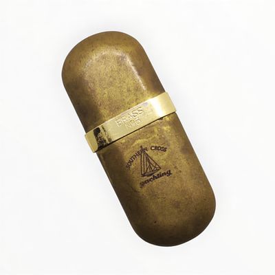 Antikes BRASS Sturmfeuerzeug . Antikes BRASS No.6 Sturmfeuerzeug Messing 
Interne Nummer A0323600007