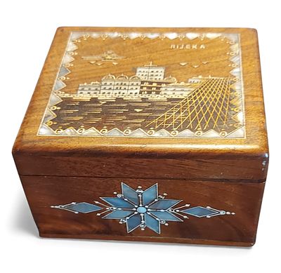 Andenken Dose Rijeka Ma&szlig;e ca. 10 x 10x 8cm 
Interne Nr. A0332311608