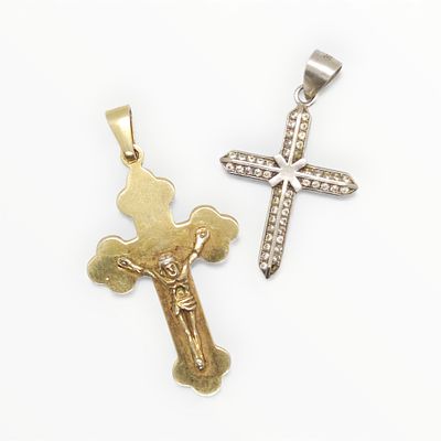 Lot 925 Silber Kreuze. Lot Silber Kreuze versch. Ausf&uuml;hrungen und Gr&ouml;&szlig;en, Gewicht zus. 6g 