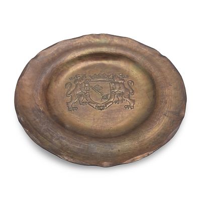 Handgefertigter Bremen Teller Material Kupfer? Messing? ca. 26cm, Sammlerst&uuml;ck 
Interne Nr. 