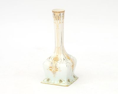 Haagsche Plateelfabriek Rozenburg An eggshell porcelain vase with a floral decoration, made by 