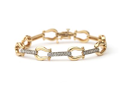 Een 14 krt. geelgouden schakelarmband bezet met diamant Armband bestaande uit hoefijzervormige 