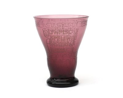 H.G.H. Cuypers & H. Kannegieter A purple glass "Olympiade cup", design Kristalunie Maastricht 