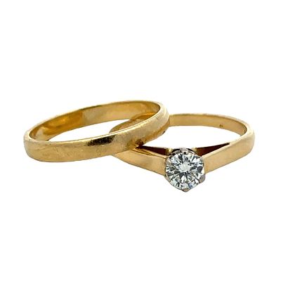 Solitaire Diamond Engagement and Band Ring in 18K Yellow Gold. Metal type: 18k yellow gold