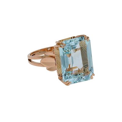 Vintage 18k Gold Aquamarine Ring. Title/Medium: Vintage 18k Gold Aquamarine Ring 