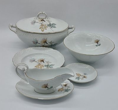 Dinner Service in Portuguese Porcelain
. Molded and relief from the Spal Factory, marked on the 
