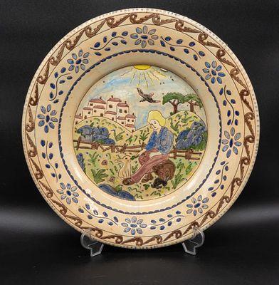 Plate at Olaria M. Beijinho. S&atilde;o Pedro do Corval, with floral polychrome decoration, in the 