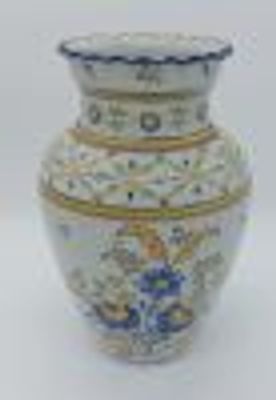 Old Earthenware Jar
. Spanish Talavera, wavy maple with polychrome floral decoration on a white 