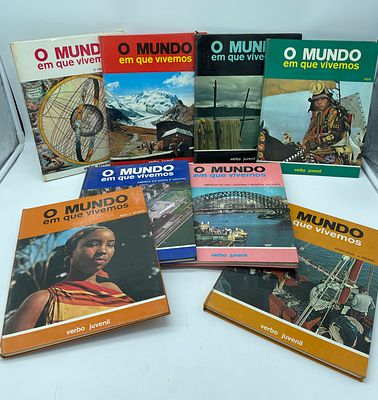 Eight volumes of the collection ‘The World We Live In’ by Verbo Juvenil. Eight volumes of the 