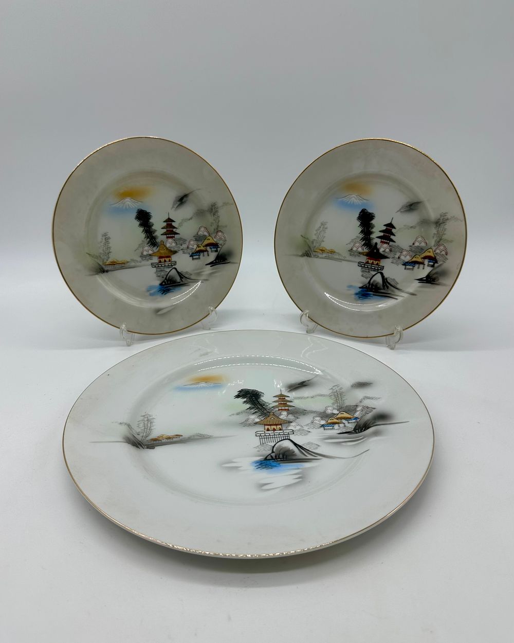 Three Plates in Oriental Porcelain
. Two starter plates and a side plate, edged in gold in the 