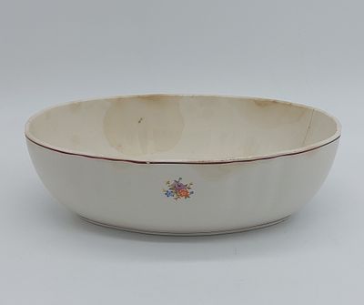 Vacancy in Portuguese Faience
. Marked on the base, Sacavém, wavy edge and edged with red fillet