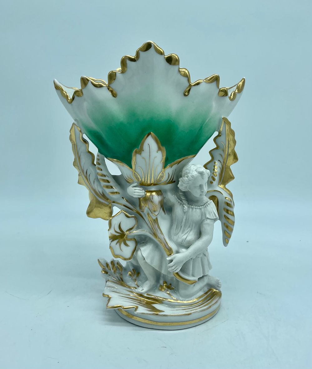 Porcelain altar vase. Altar vase in Old Paris style porcelain with polychrome floral decoration 