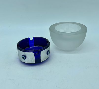 Two glass ashtrays. One with a spherical body in frosted glass with a diameter of 9.5 cm and