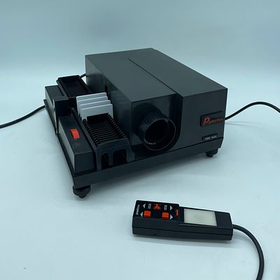 Prestinox 680 Auto slide projector. Adjustable Prestinox 1:2.8/85 lens. Rectangular black