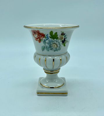 Portuguese porcelain flower box. White porcelain with polychrome painting with floral motifs