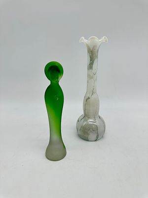 Solitaire and Statue. Solitaire and statue of Our Lady of Fatima. Solitaire in white marbled