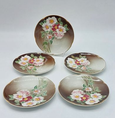 Cinco Pratos Sobremesa em Porcelana Francesa. Moldada e relevada, marcada na base Eglantine