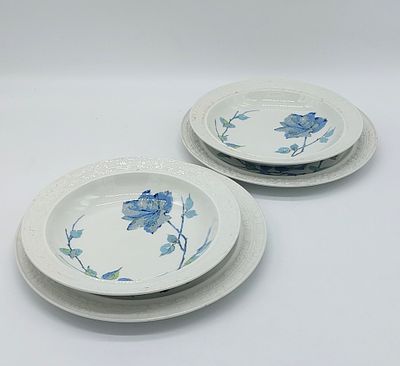 Quatro Pratos em Faiança Espanhola. Marcados na base, Pontesa, Spain, dois pratos sopeiros e