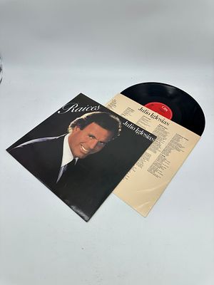 Vinyl record “Raices” by Julio Iglesias. 12’ vinyl record “Raices” by Julio Iglesias. CBS - 