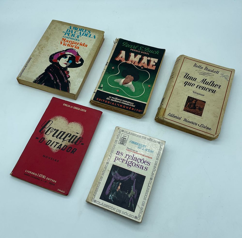 Five assorted books. Five assorted softcover books: 
I. ‘A M&atilde;e’ by Pearl S. Buck. 