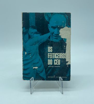‘Os Feiticeiros do Céu’ by Christian Bernadac. Published by Editorial Inova, Porto as part of 
