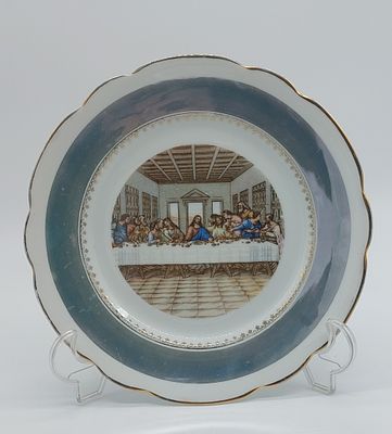 Decorative Plate in European Porcelain
. Molded and relief, unmarked, edge trimmed and edged in 