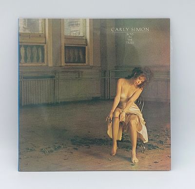 Carly Simon Vinyl LP
. LP Boys in The Trees, Electra, with slight signs of use, as seen in the 