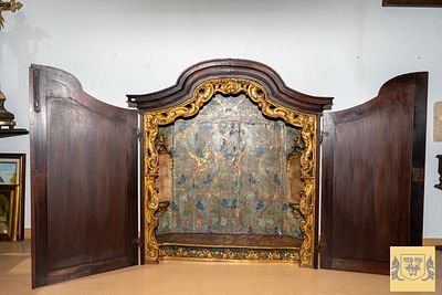 Oratory with 2 Doors 18th Century
. In wood covered in Pau - Santo with two wooden doors 
