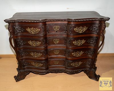 D&ordm; Jos&eacute; style chest of drawers in Pau-Santo. With four large drawers, solid wood top with carved 