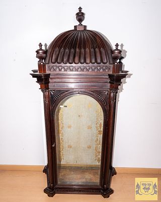 Oratory Neoclassical Style. Wood - Pink, with two sides and the door with glass, with turned and 