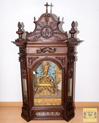 Wooden Oratory with gold-brushed image of the Saint, with windings and carving. Dimensions: 129 