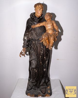 Image of Santo Ant&oacute;nio. In wood from the sec. XVIII, representing a saint with a boy in his lap 